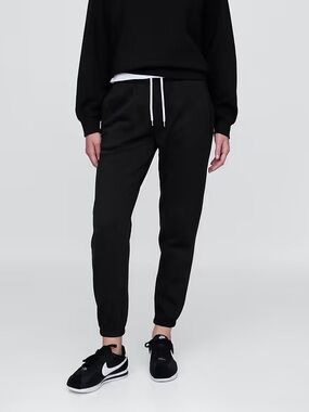 NWOT GAP Vintagesoft Classic Joggers in True Black